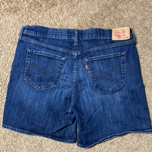 Levi Jean shorts Sz 31, good condition, measurements below - Picture 2 of 4